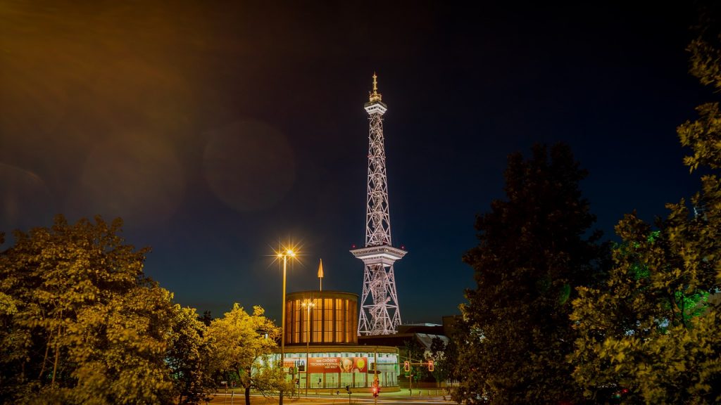 night photograph, long exposure, radio tower