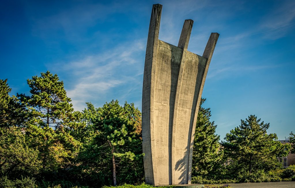 air bridge memorial, berlin, the hunger rake