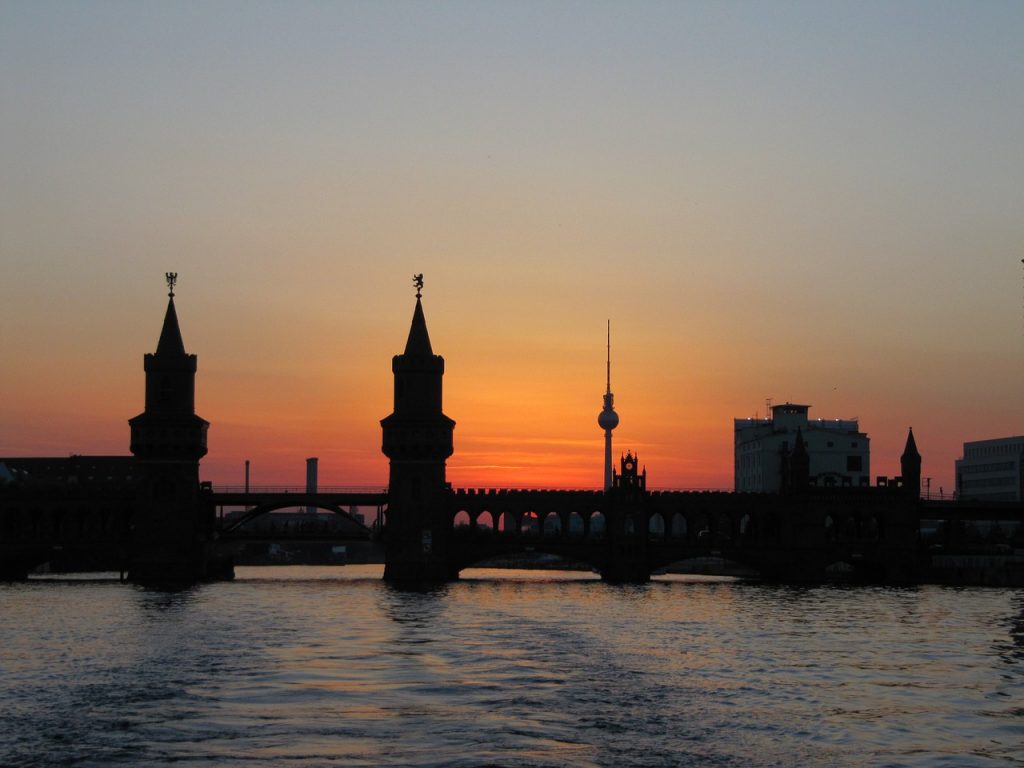 berlin, oberbaumbrücke, abendstimmung